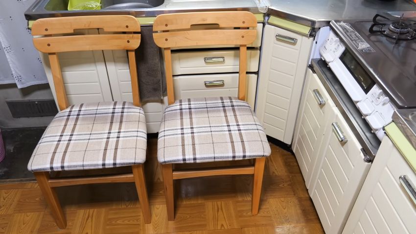 1脚1000円の中古イス