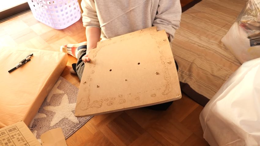 分解して座面から取り出した座板