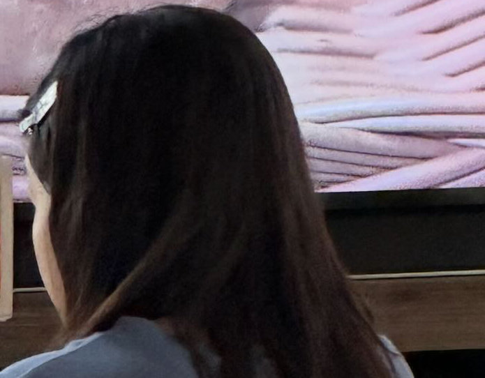 メイクする妻を後ろから見たら、思わぬ光景が……