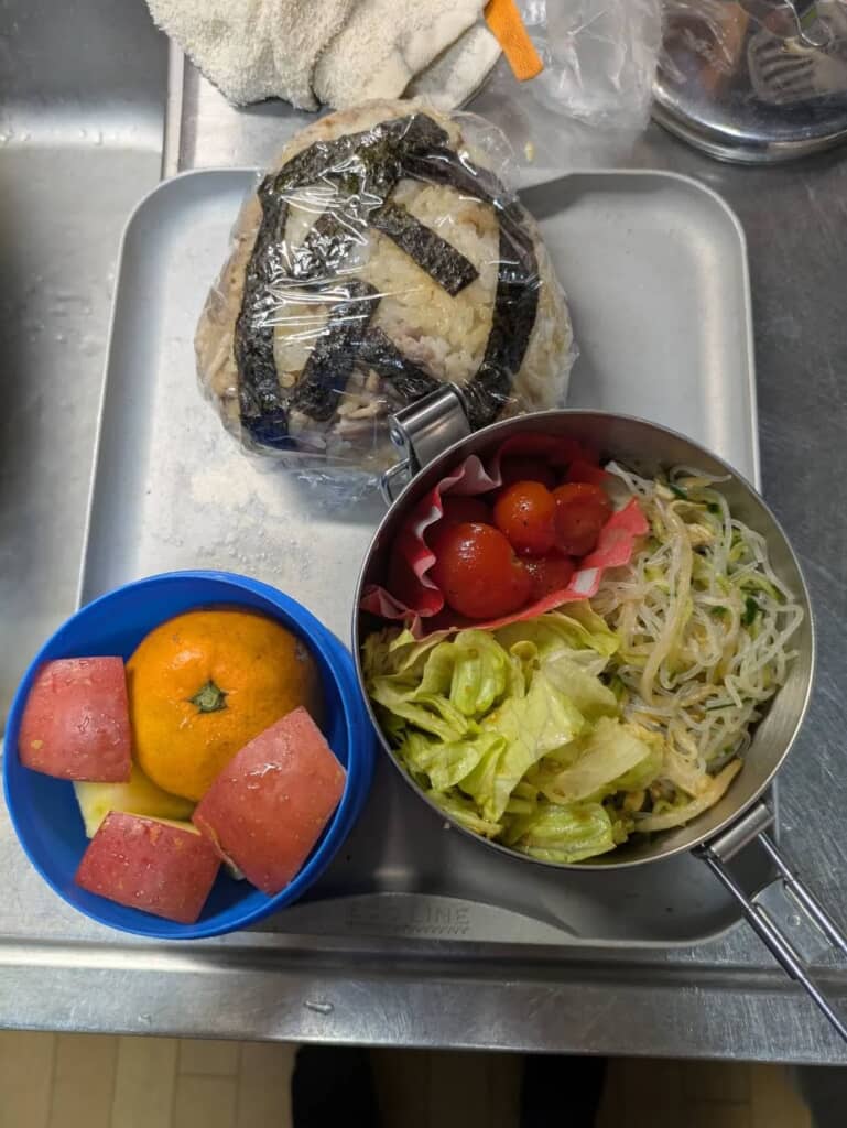 おにぎりに「肉」！