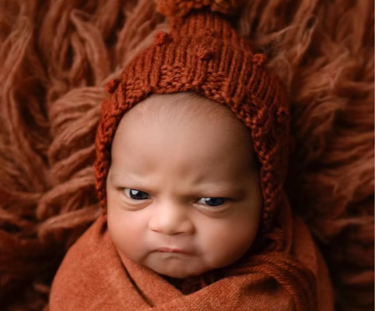 なぜか“超不機嫌”顔で生まれた赤ちゃんが1年後……「うわー！」 ビフォー