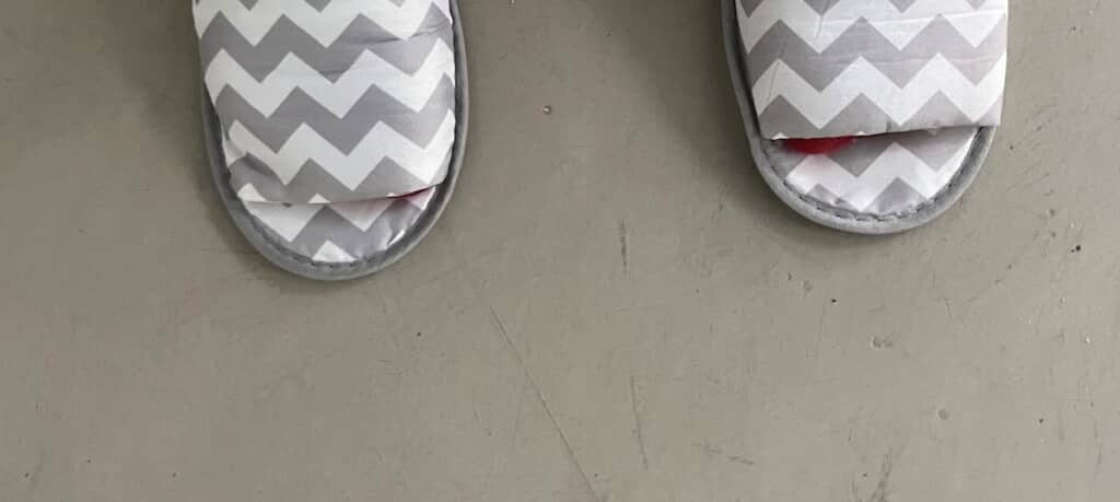 ママが小学校に履いていった靴下は……