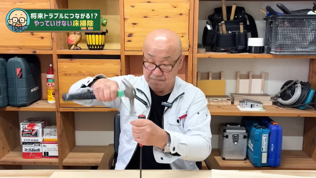 MDF合板にドライバーを打ち込んでみる