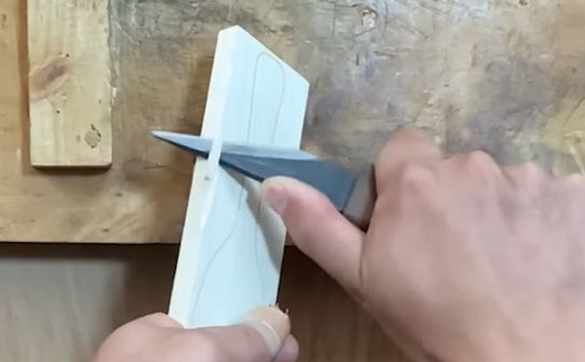 100均木材が“プロの仏師”の手にかかると……　レベル高すぎて笑えてくる「凄い」「最後まで見ちゃいました」（1/3） | ライフスタイル ねとらぼ