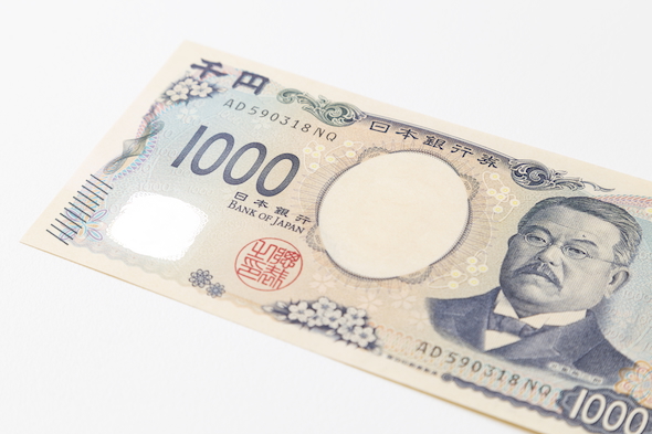自動販売機に1000円を入れたら……（画像出典：PIXTA）