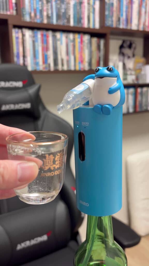 カエルが注ぎ終わった直後