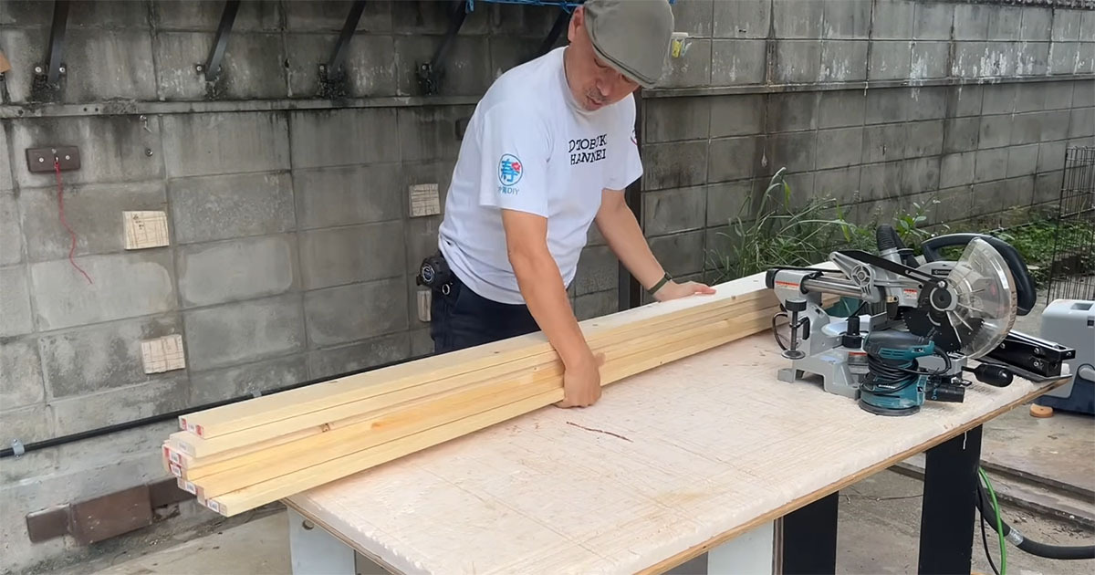 たくさんの細長い木材だけでDIY→完成した“まさかの2WAY家具”に「めちゃくちゃ良い！」「ここまでできるんだ」（1/3） | リフォーム・リノベーション・DIY ねとらぼ