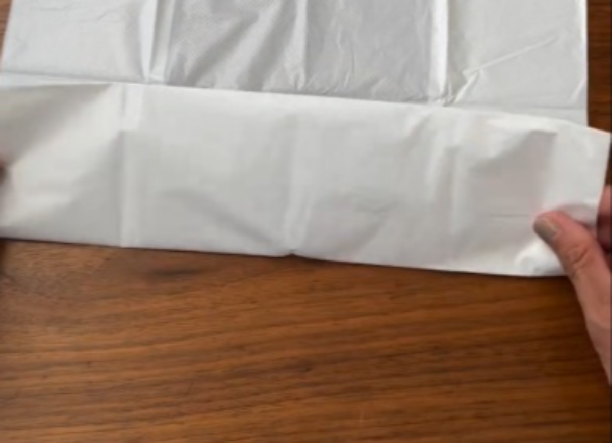 かさばりがちなビニール袋、底を3回折って……　目からウロコの“裏技”に「こっちの方が絶対いい」と100万回再生　投稿者に話を聞いた（1/3） | ライフハック ねとらぼ
