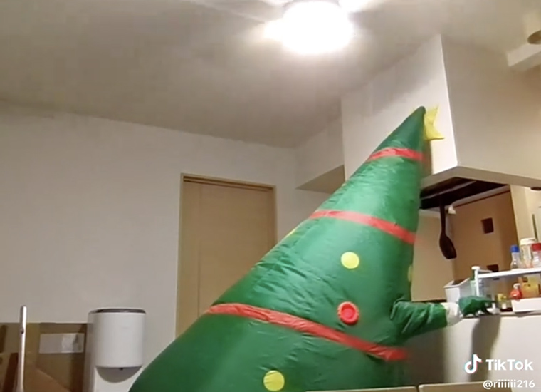 リモコンが全然取れない……