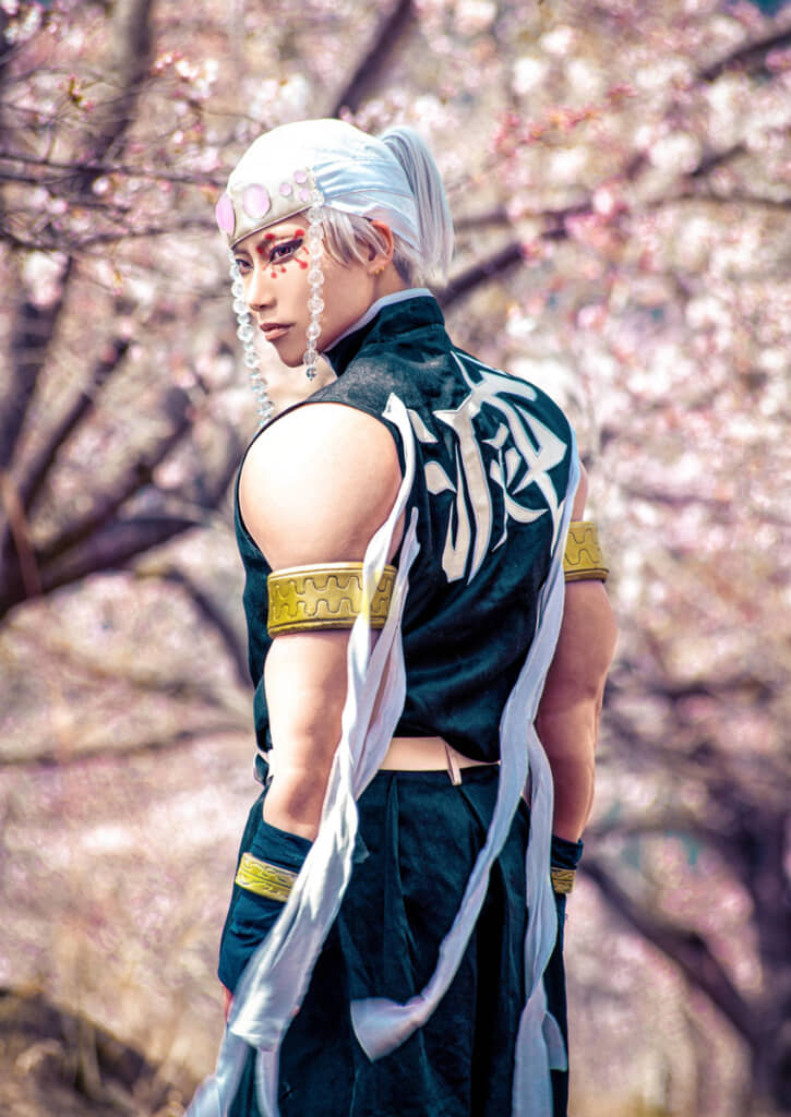 衣装や化粧からモリモリの二の腕までド派手に再現　撮影：七埜（@nananon777）さん（以下同）