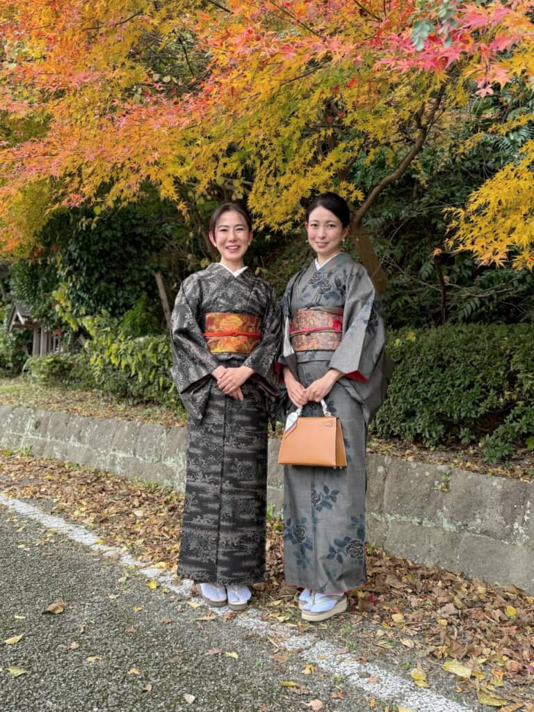 大島紬を着たほたてさん姉妹