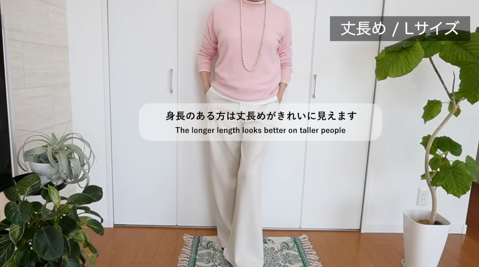 ロングパールネックレス＆淡ピンクトップスでキュートに