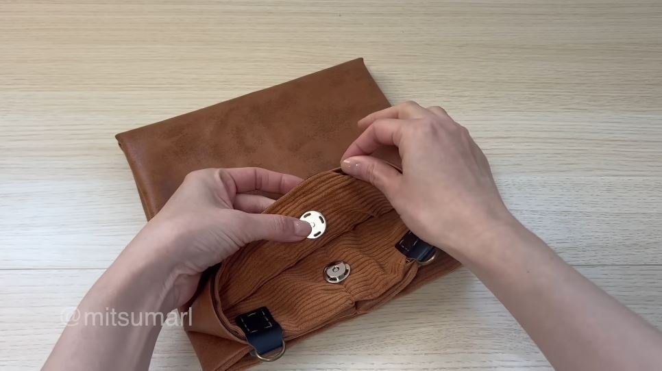 マグネットホックはこの部分に