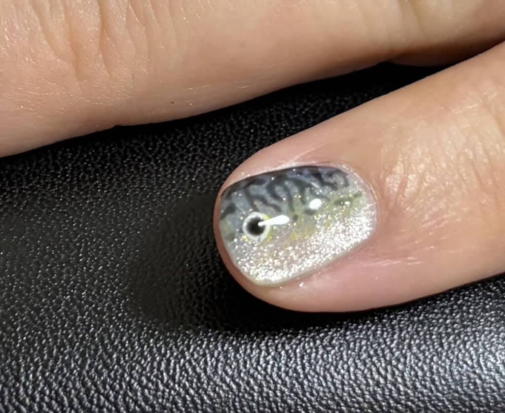 リアルな“サバ”のネイル!?