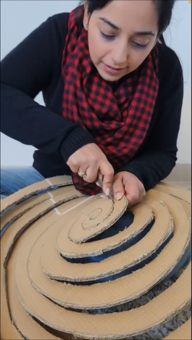 下書きに沿って切ります（※画像はInstagramアカウント／@creative_callingsから）