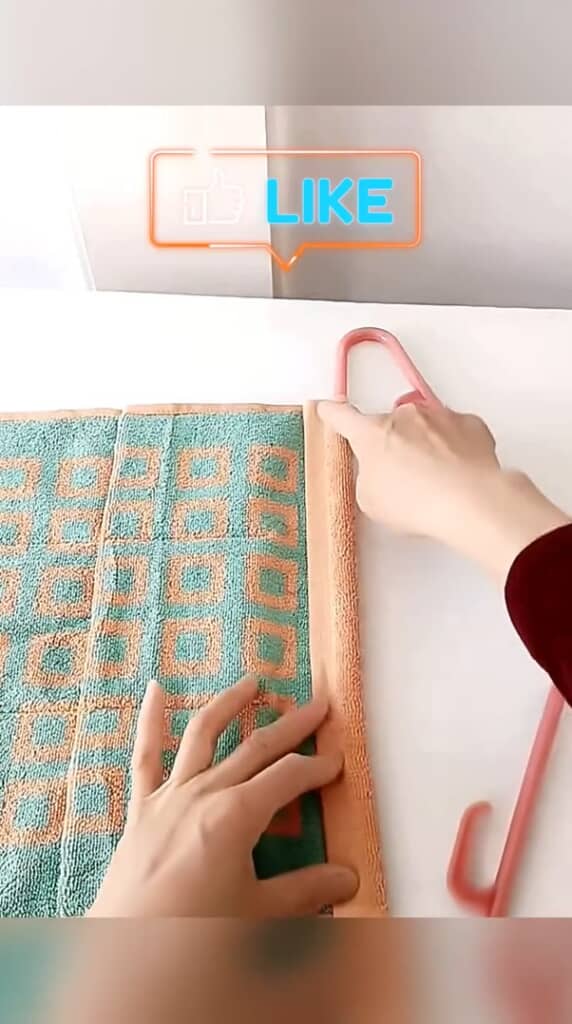 ハンガーに巻きつけます