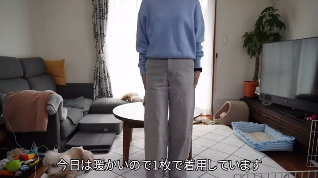 やさしい雰囲気の淡色コーデからスタート