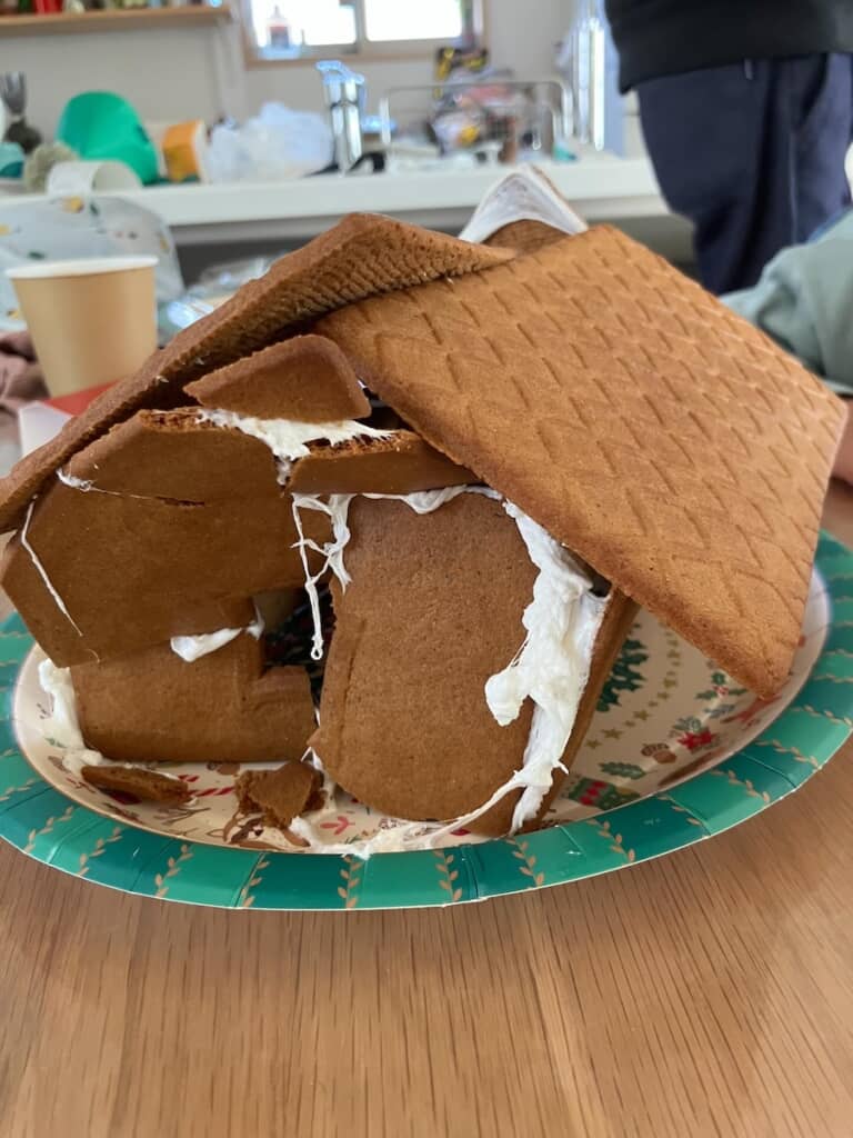 クッキーの家を災害が襲った!?