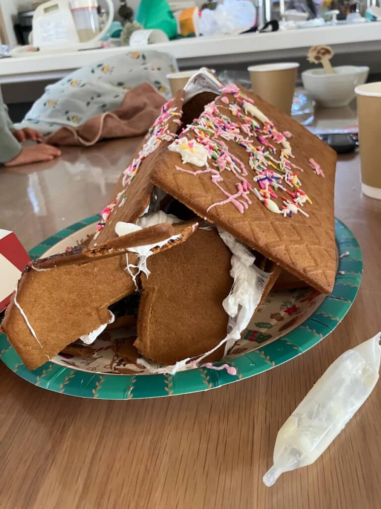 さらに倒壊が進んでいます