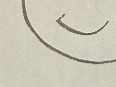 この、端がクイッと曲がった口元は、なにエさんの誰……？