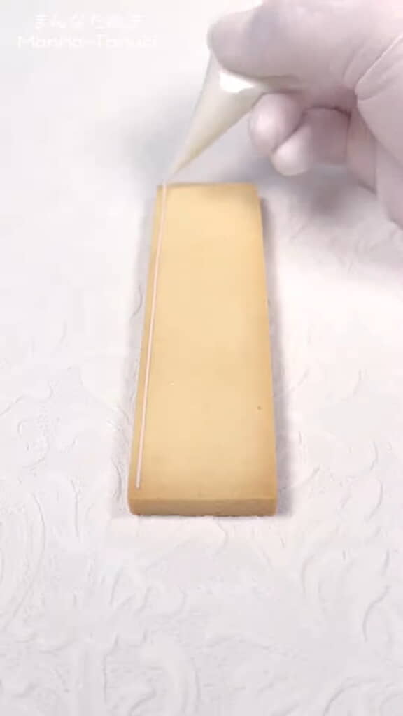 まずは枠を作って……