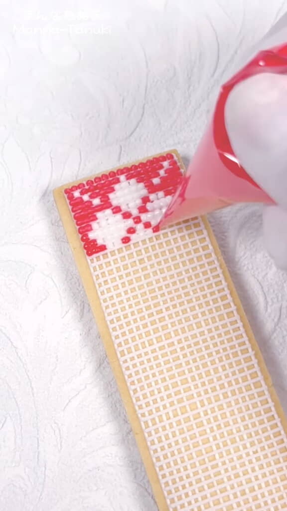 そこに点々と色を載せていきます