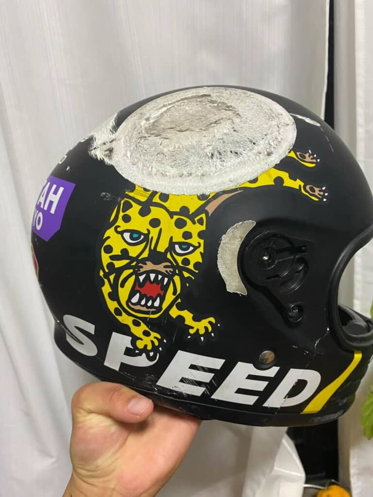 丸く削れた跡が……