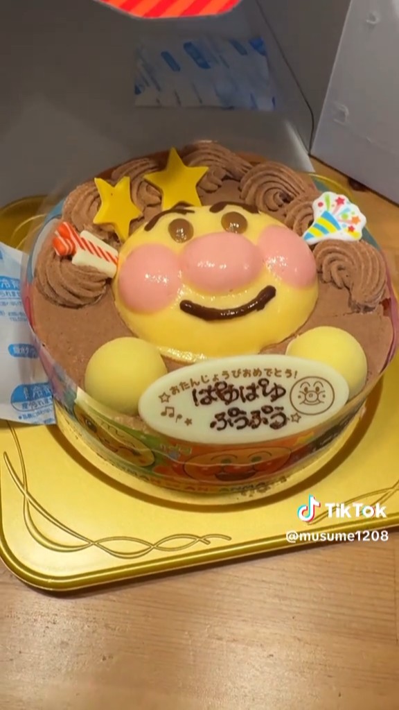 立体的でかわいいアンパンマンケーキ