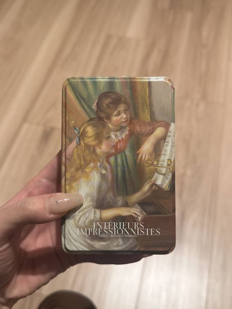 ピエール＝オーギュスト・ルノワール「ピアノを弾く少女たち」がフタに！