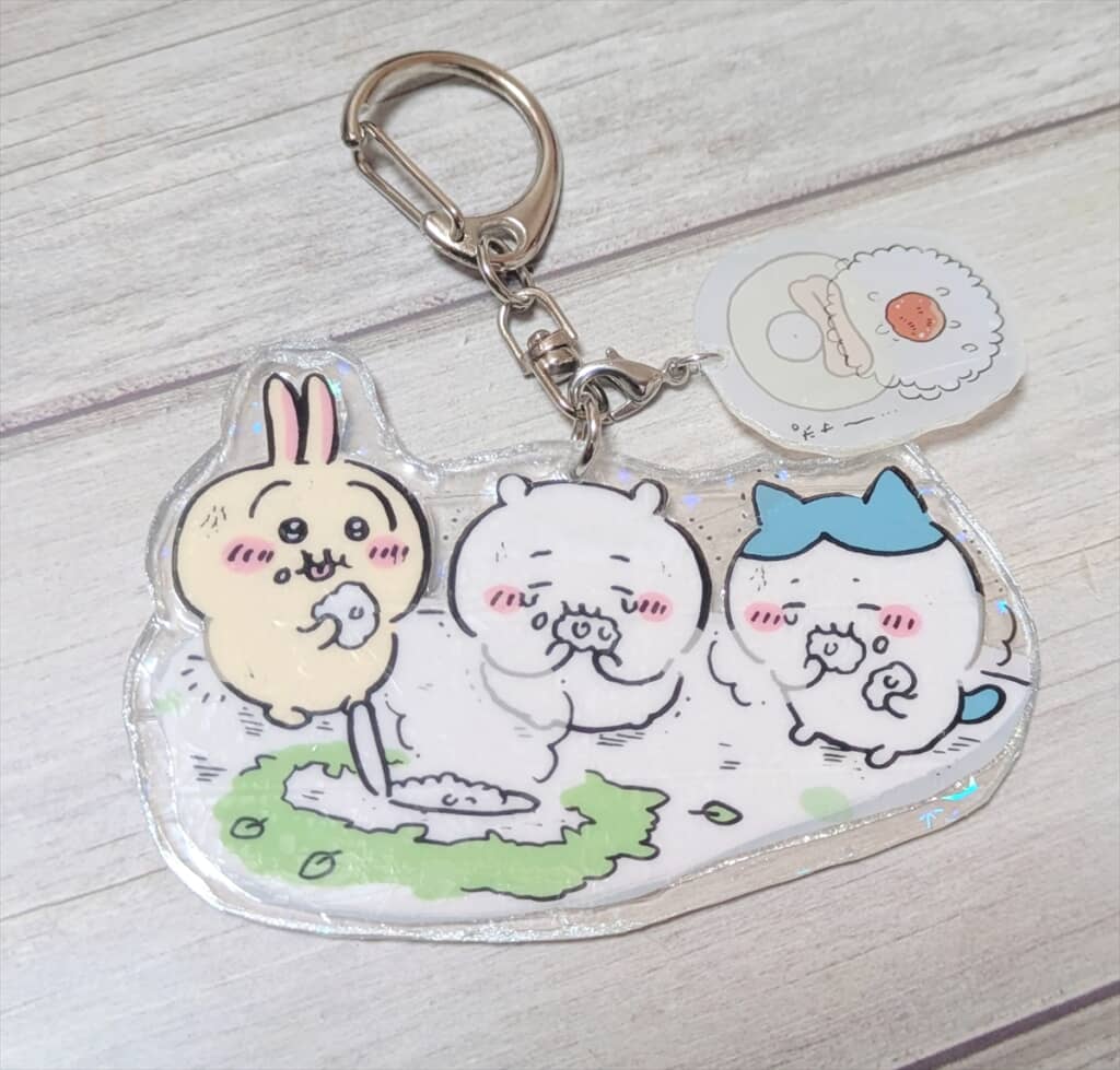 ちいかわとセブン-イレブンのコラボ商品のパッケージを再利用したアクリルキーホルダー