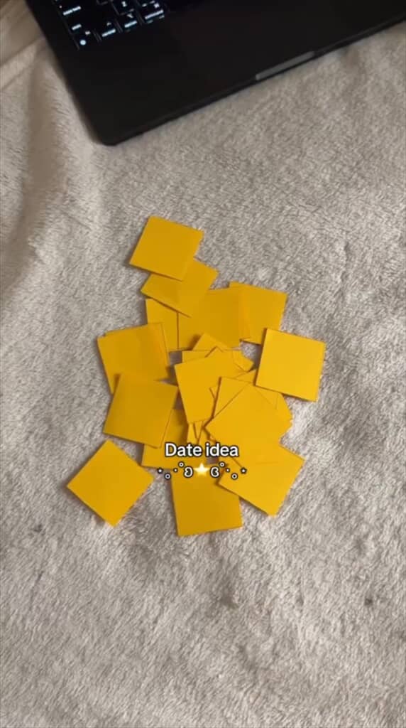 黄色い紙を折って作る星の王冠