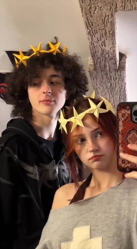 黄色い紙を折って作る星の王冠