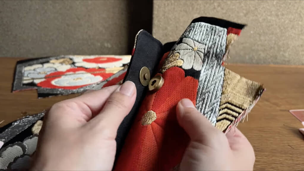 マグネットボタンを取り付けます