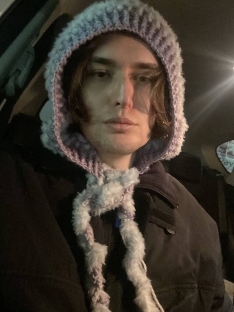 フライトキャップをかぶっているMON/KUさん（画像提供：MON/KUさん／@MOON91756955）