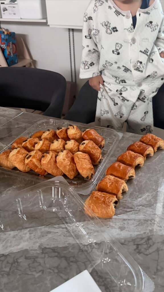 パンを並べていると思ったら