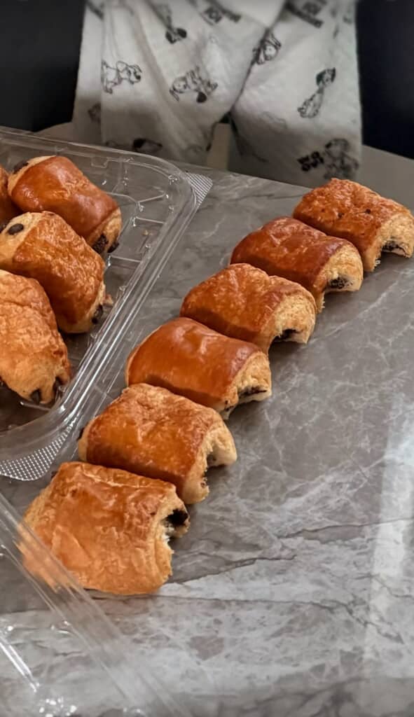 パンを並べていると思ったら