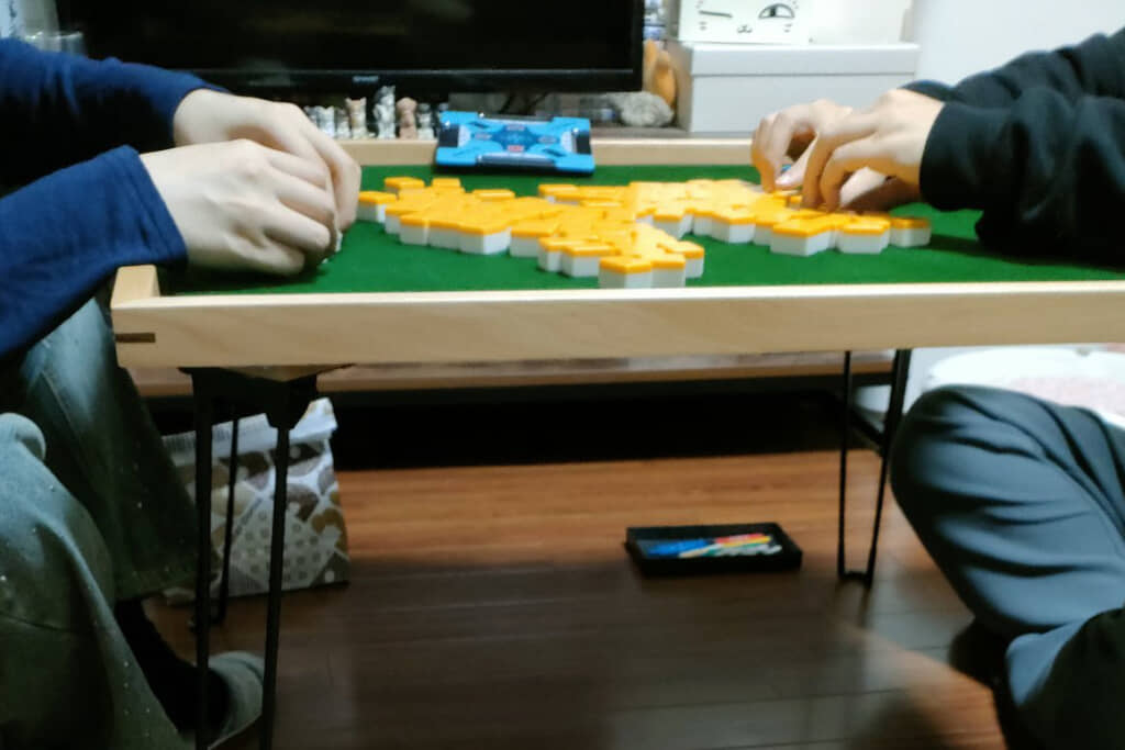 用事を済ませて席に戻ると……