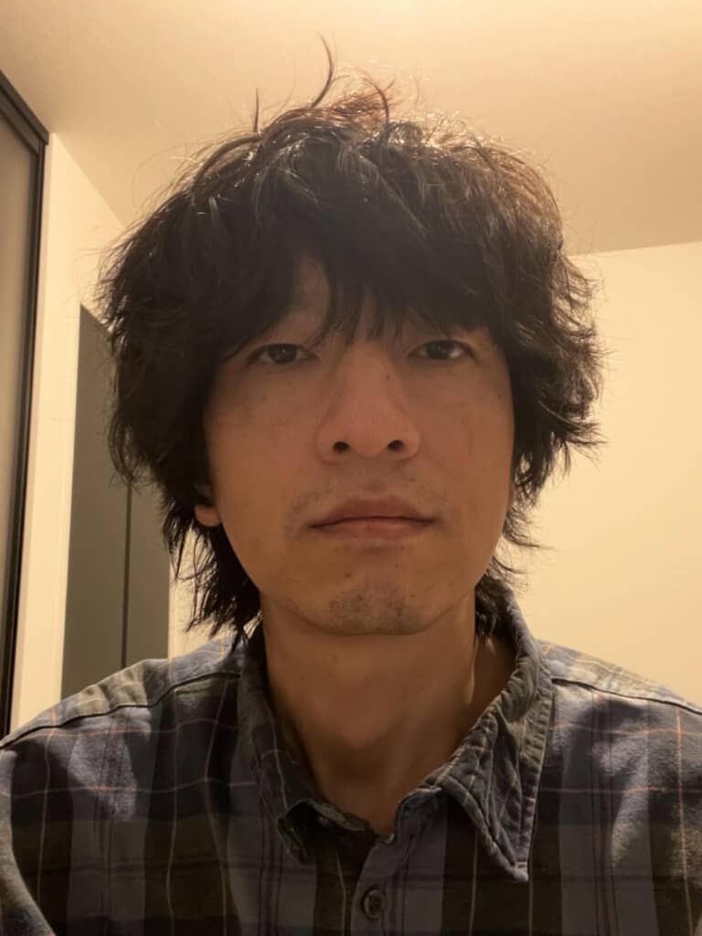 ゆるいパーマの無造作ヘア