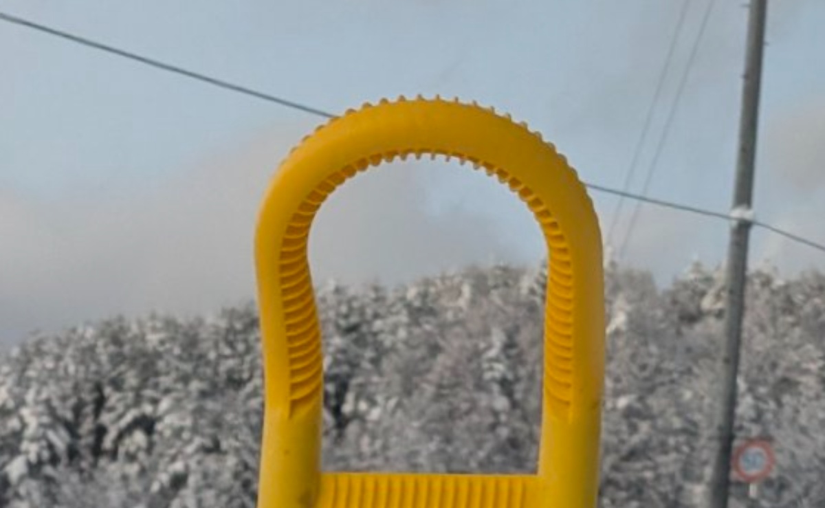 雪かきでスコップが大破→ホームセンターで“この店で一番強い”商品を頼んだら……　予想以上のアイテムに「これは100点」「間違いなくいい」（1/3） | ライフスタイル ねとらぼ