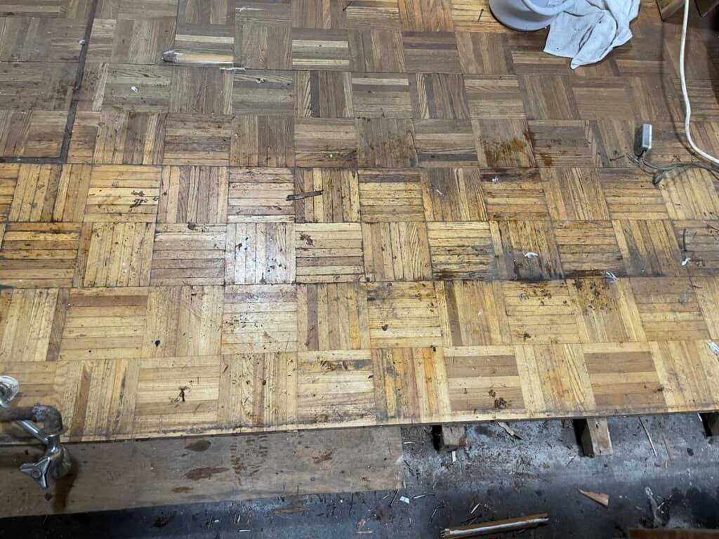ラーメン店だった物件の床