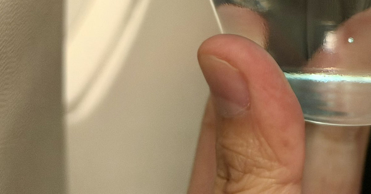 「これ渡されたら……」シンガポール航空の“機内食”に反響「知らん形すぎてびっくり」「こぼさずに飲める人いるの？」（1/3） | 乗り物 ねとらぼ