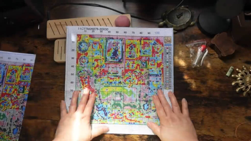 刺し方の指示が刺しゅう布にプリントされています