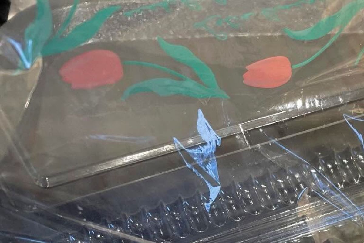 80代のご近所さんから「お昼に食べて！」と渡されたのは……　心にしみる差し入れに「羨ましい」「食べたくてもどこでも買えないよ」 | グルメ ねとらぼ