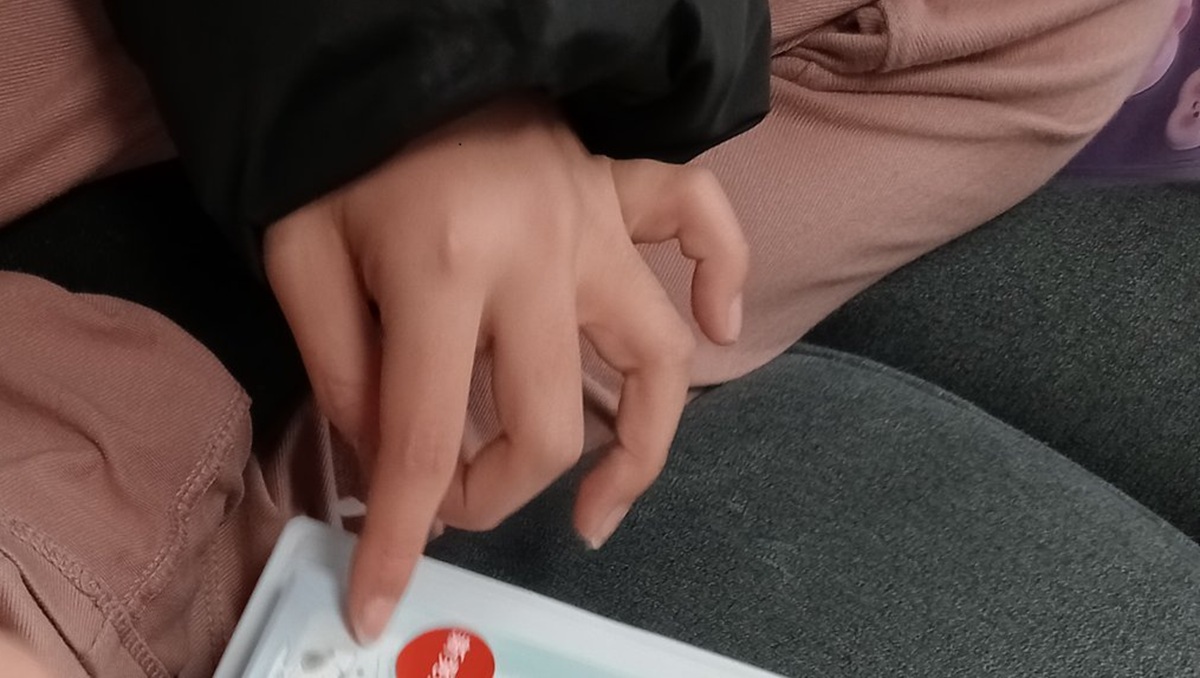 娘のシールに「なぜこのチョイス」と思うママ→友だちとの交換会をふと見ると……　まさかの光景に「最高すぎませんか」「羨ましいな笑笑」（1/3） | ライフスタイル ねとらぼ