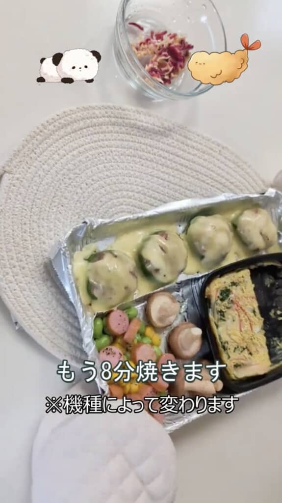 5分焼いたら卵焼きを半分に折り、今度は8分焼きます