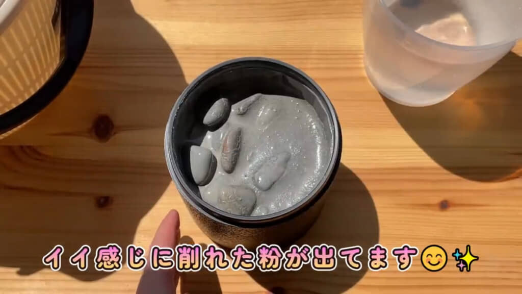 1週間後にロックタンブラーの容器の中を確認した様子