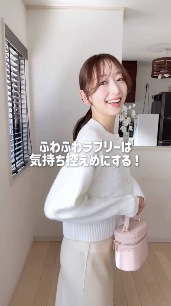 スカートとヘアスタイルを変えるだけでこなれ感アップ！