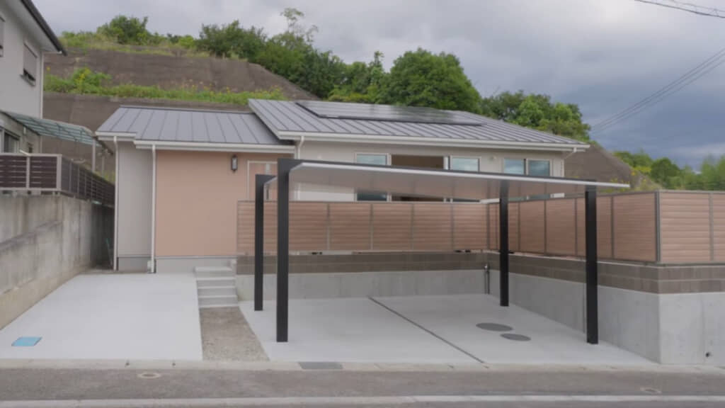 3台駐車可能な広い駐車エリア