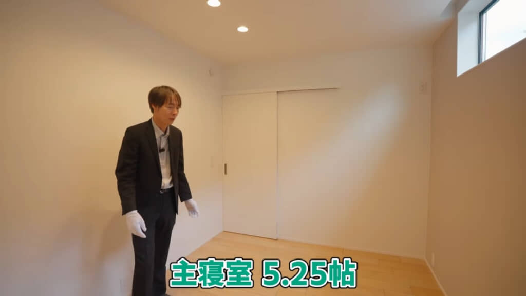 主寝室は落ち着いた空間に