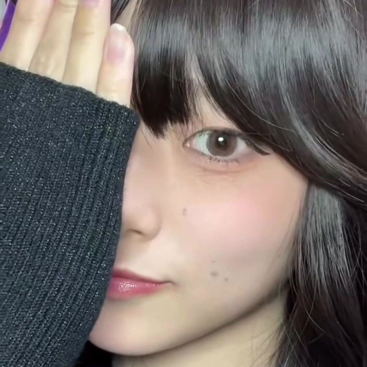 顔の半分は“男ウケ”メイク→もう半分は……　左右で印象激変の仕上がりに「すげぇ」「メイク教わりたい」と560万再生 | 美容 ねとらぼ